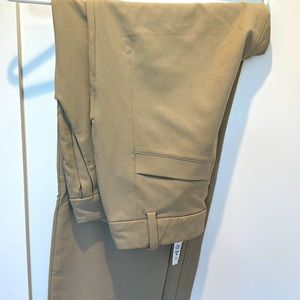 Lululemon men’s tech pants - size 32 excellent condition, tan